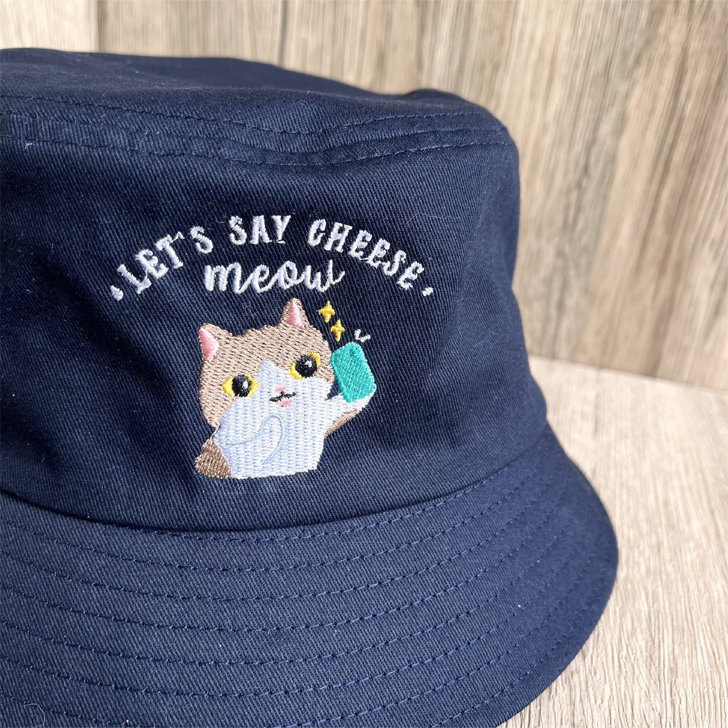 Meow 自拍貓貓漁夫帽 Meow by Catitude