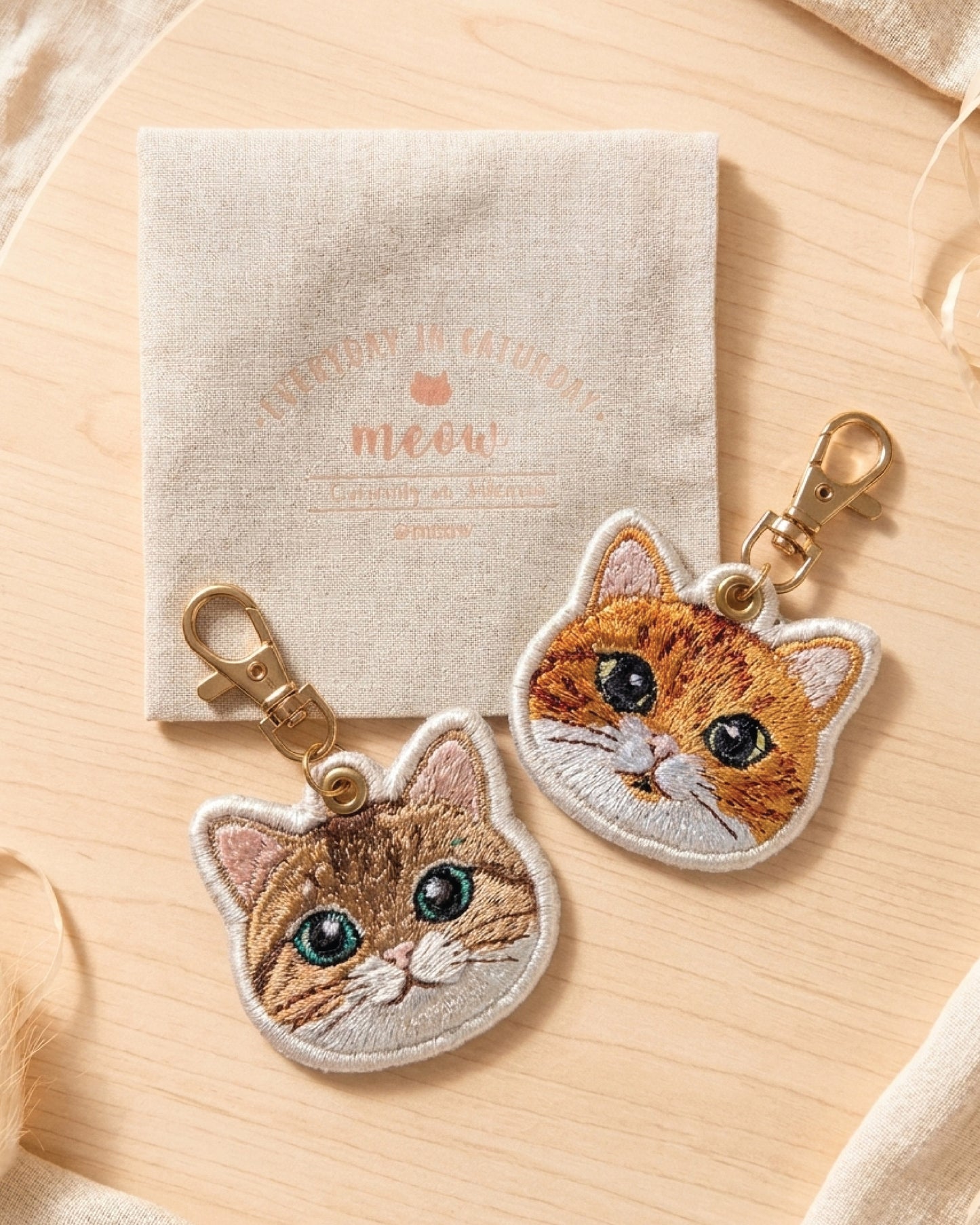 超萌客製寵物刺繡 Keychain｜你家主子插畫風模樣 + 超萌肉球顏色 + 名字 Meow by Catitude