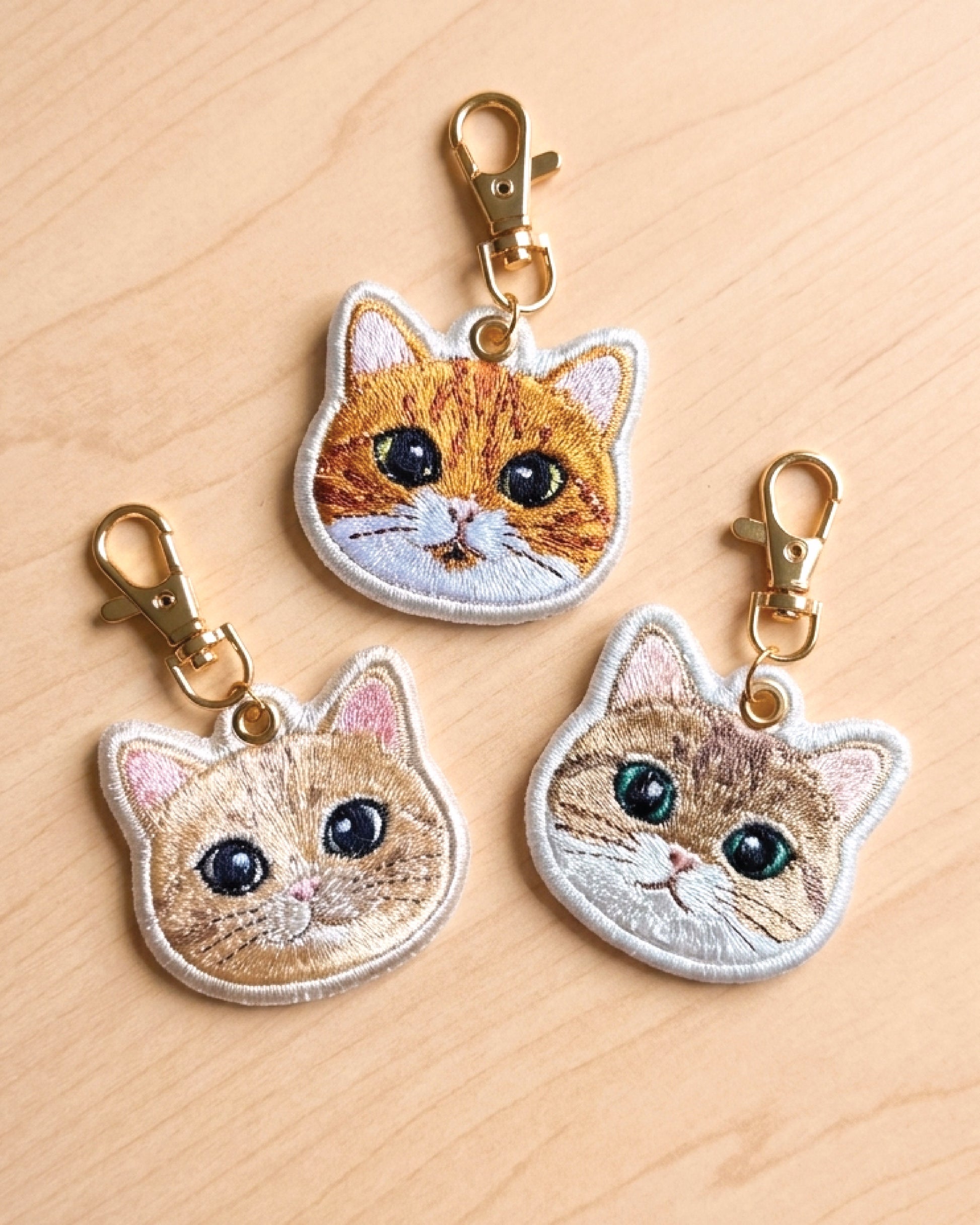 超萌客製寵物刺繡 Keychain｜你家主子插畫風模樣 + 超萌肉球顏色 + 名字 Meow by Catitude