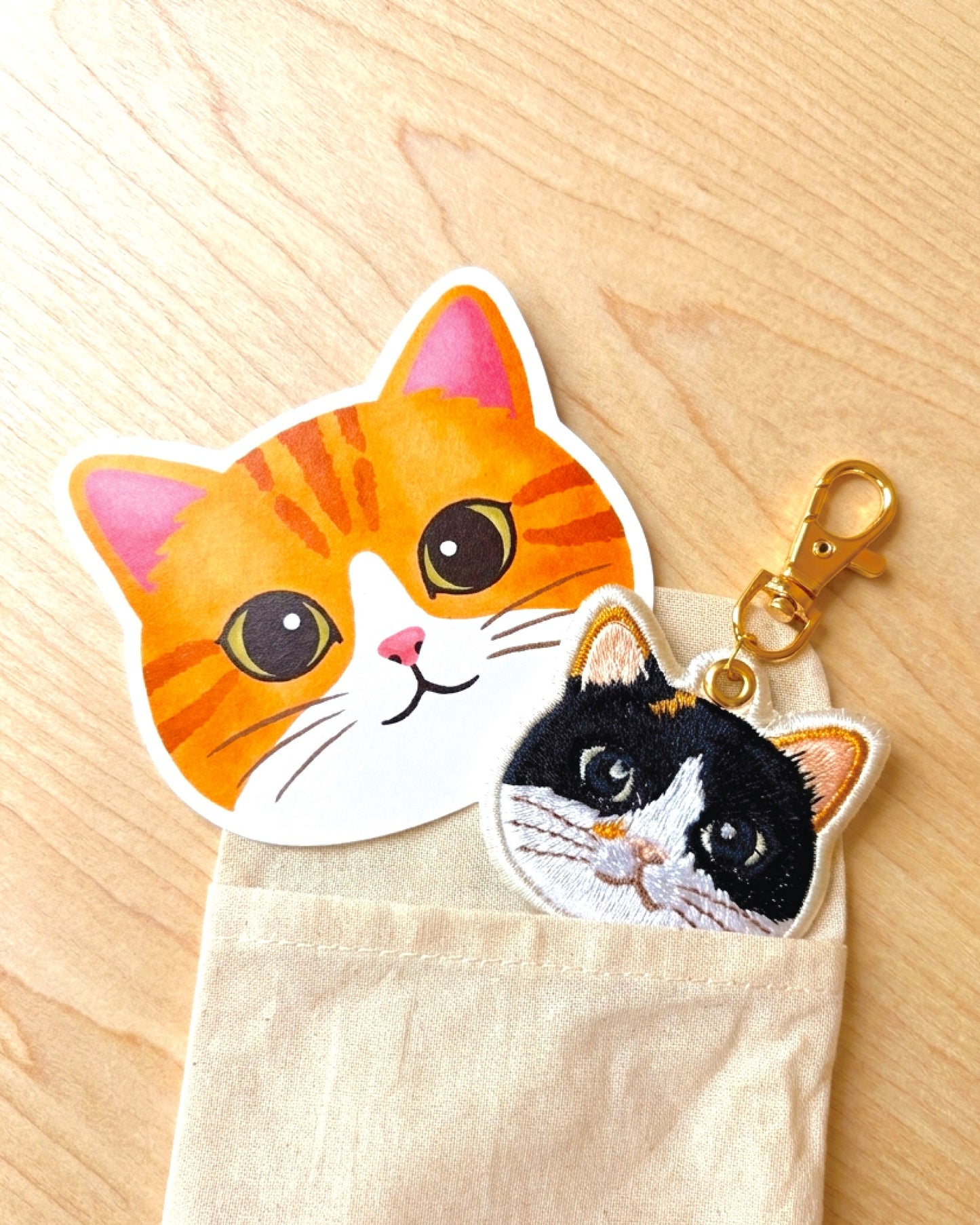 超萌客製寵物刺繡 Keychain｜你家主子插畫風模樣 + 超萌肉球顏色 + 名字 Meow by Catitude