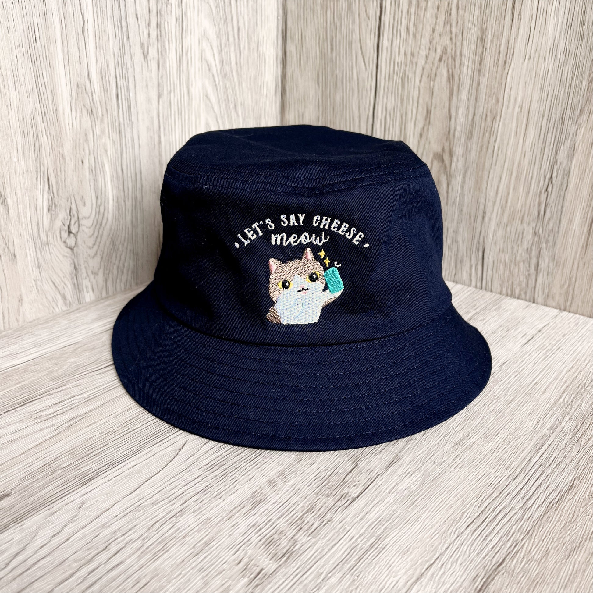 Meow 自拍貓貓漁夫帽 Meow by Catitude