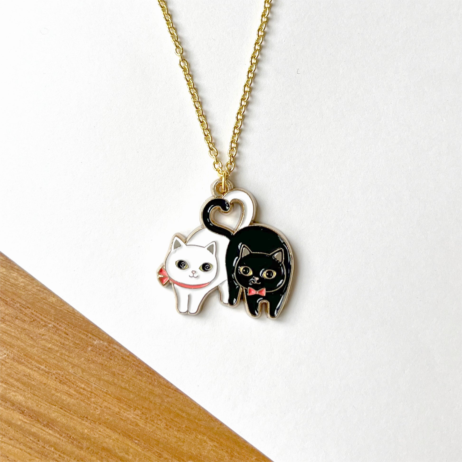 Meow 黑白心心尾巴貓項鍊 Meow by Catitude
